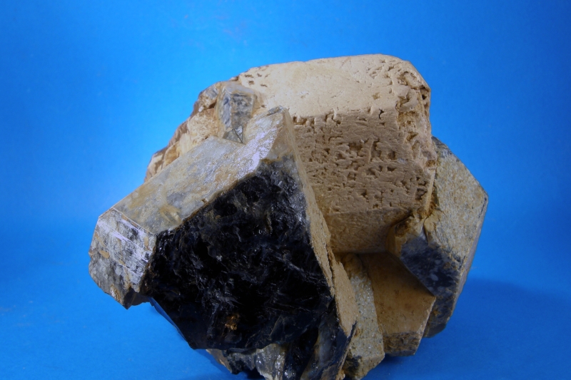 Ortoklas, Křemen (var. Záhněda)