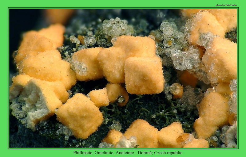 Phillipsit-(Ca)