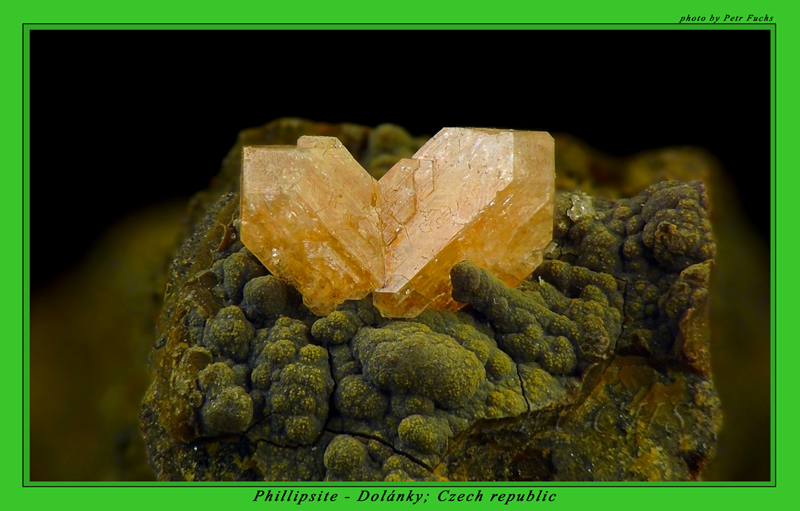 Phillipsit-(Ca)