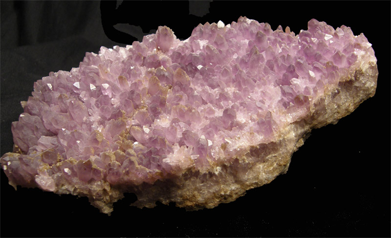 Křemen (var. Ametyst), Pyrit