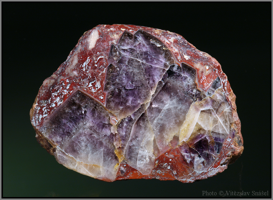 Křemen (var. Ametyst), Jaspis