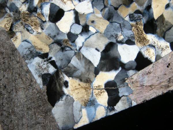 Křemen (var. Chalcedon)