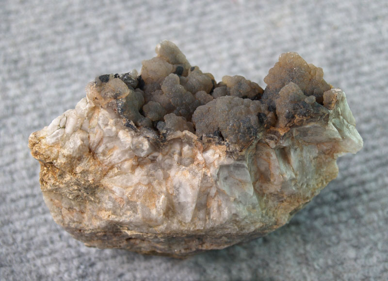 Křemen (var. Chalcedon)