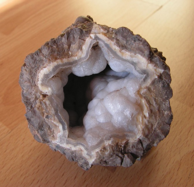 Křemen (var. Chalcedon)