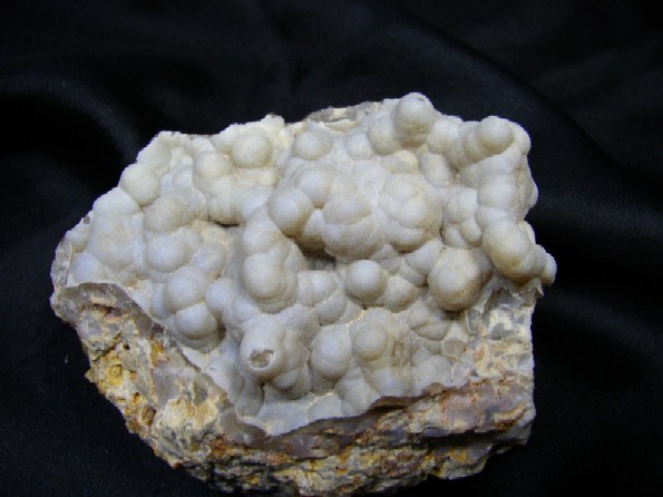 Křemen (var. Chalcedon)