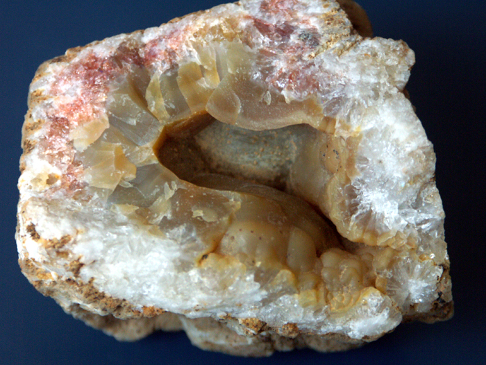 Křemen (var. Chalcedon)