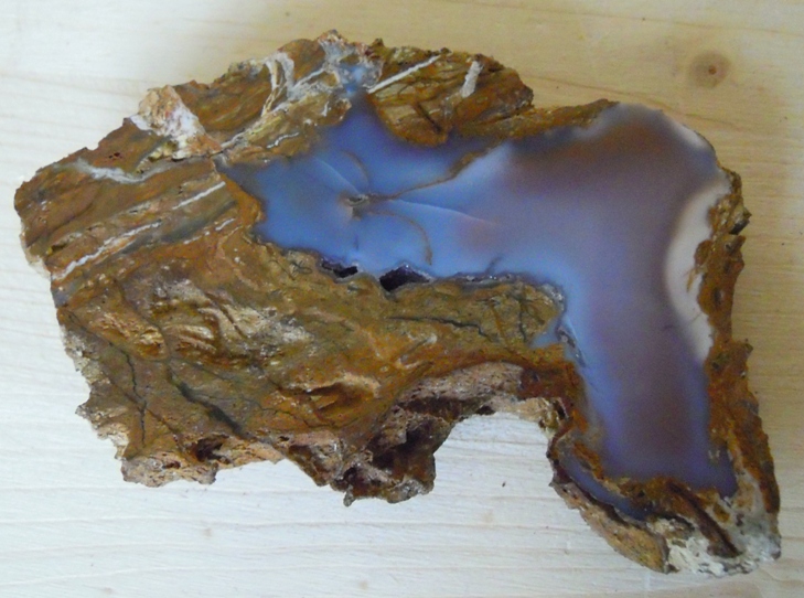 Křemen (var. Chalcedon)