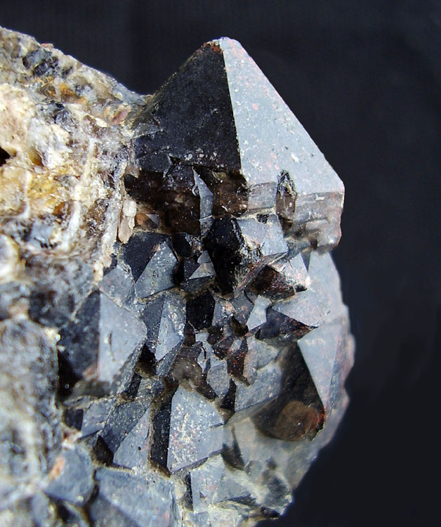 Křemen (var. Morion)