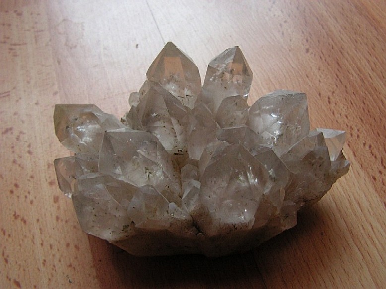 Křemen (var. Křišťál)