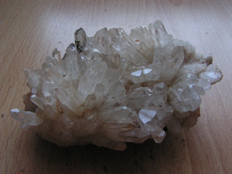 Křemen (var. Křišťál)