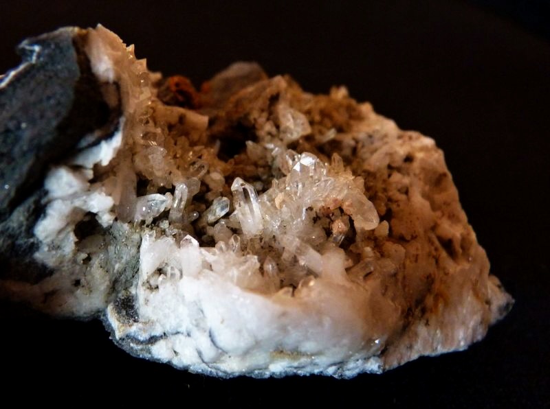 Křemen (var. Křišťál)