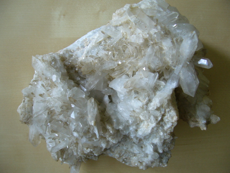 Křemen (var. Křišťál)