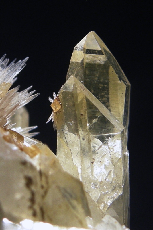 Křemen (var. Křišťál)