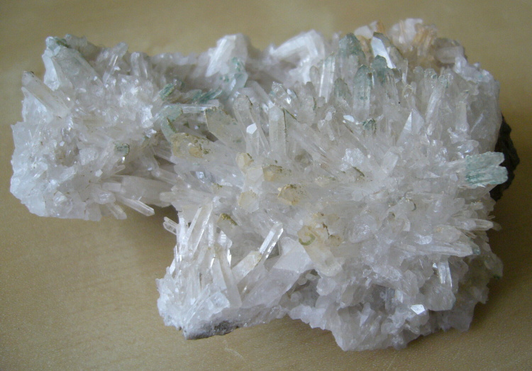 Křemen (var. Křišťál)