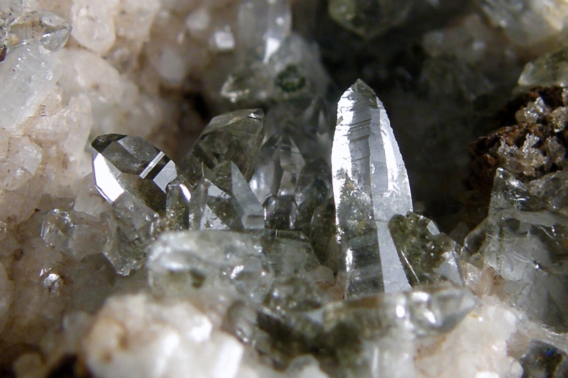 Křemen (var. Křišťál)