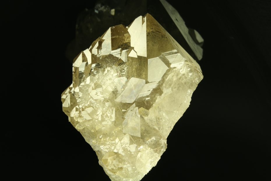 Křemen (var. Záhněda)