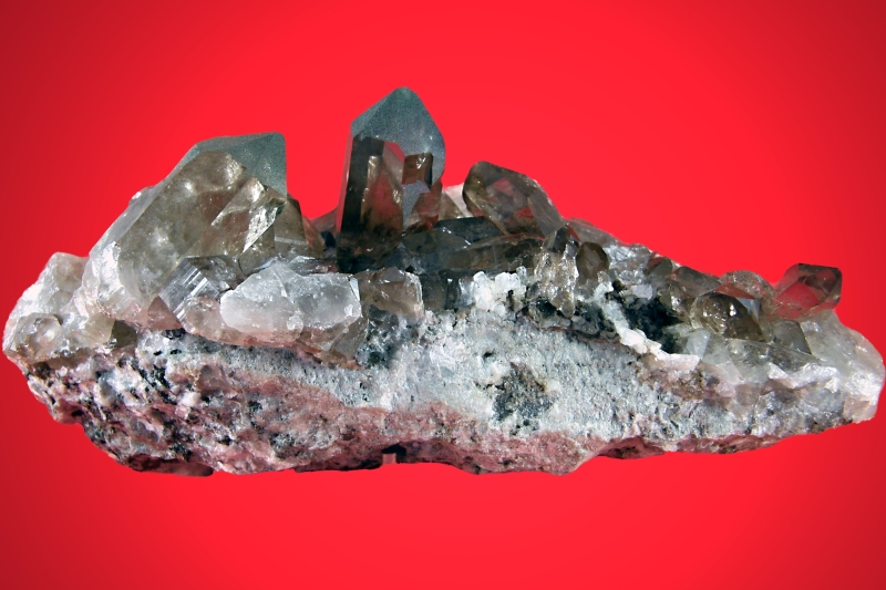 Křemen (var. Záhněda)