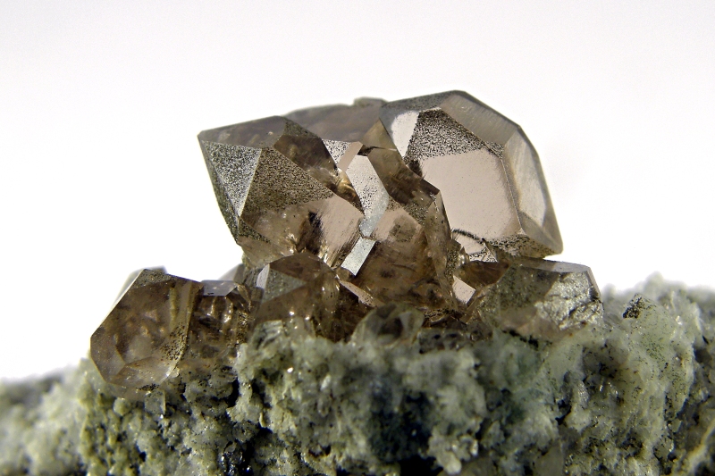 Křemen (var. Záhněda)