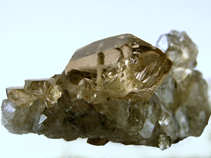 Křemen (var. Záhněda)