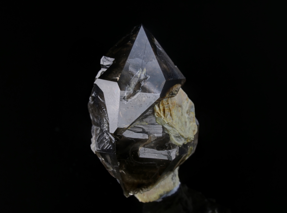 Křemen (var. Záhněda)