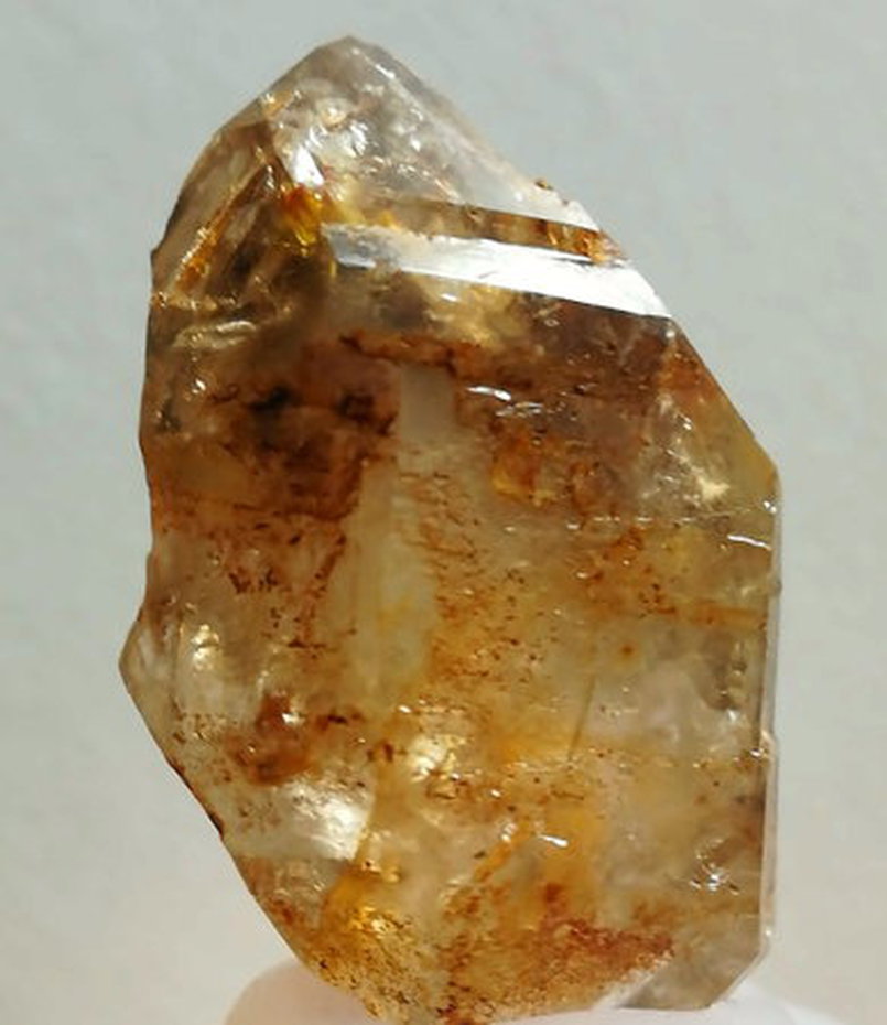 Křemen (var. Záhněda)