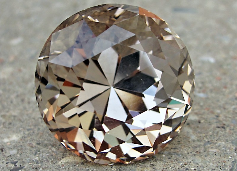 Křemen (var. Záhněda)