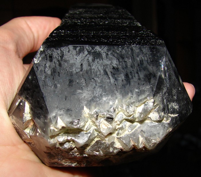 Křemen (var. Záhněda)