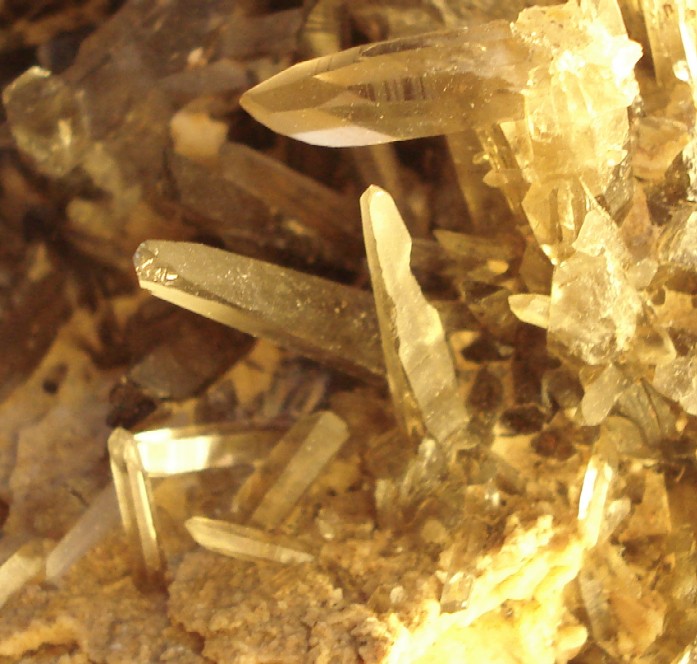 Křemen (var. Záhněda)