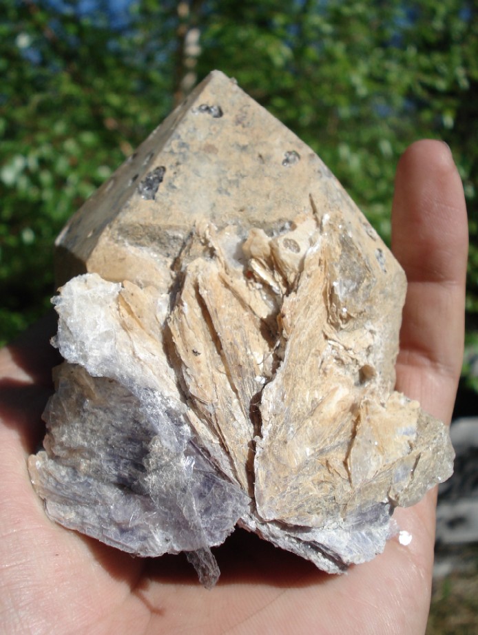 Křemen (var. Záhněda)