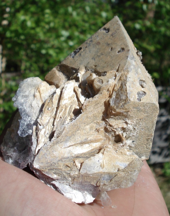 Křemen (var. Záhněda)