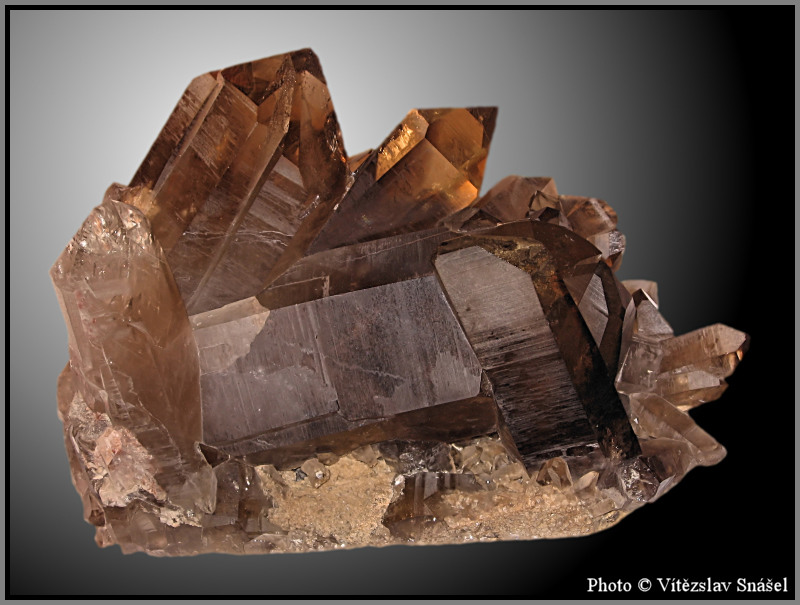 Křemen (var. Záhněda)