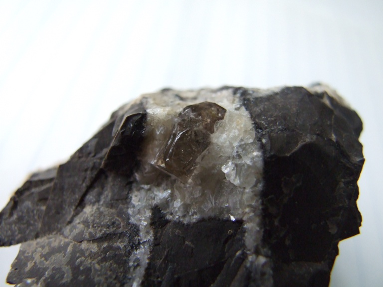 Křemen (var. Záhněda)