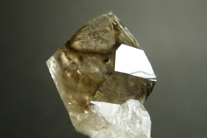 Křemen (var. Záhněda)