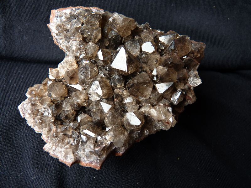 Křemen (var. Záhněda)