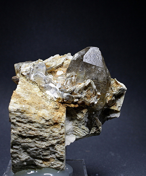 Křemen (var. Záhněda)