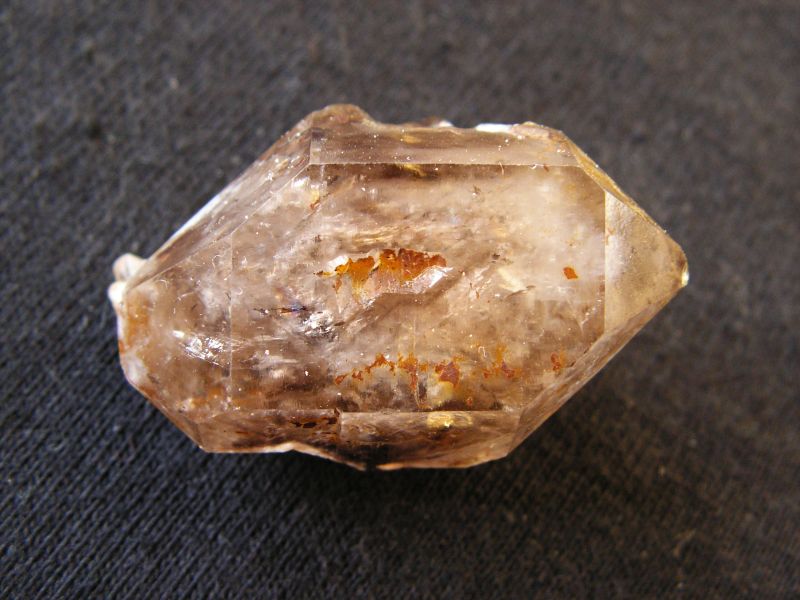 Křemen (var. Záhněda)