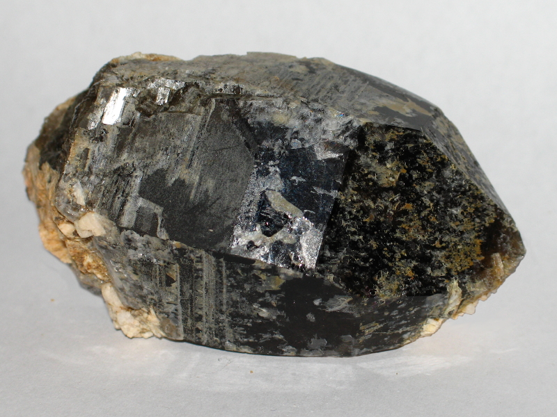 Křemen (var. Záhněda)