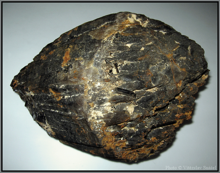 Křemen (var. Záhněda), Skoryl