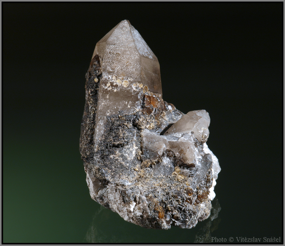 Křemen (var. Záhněda), Spessartin