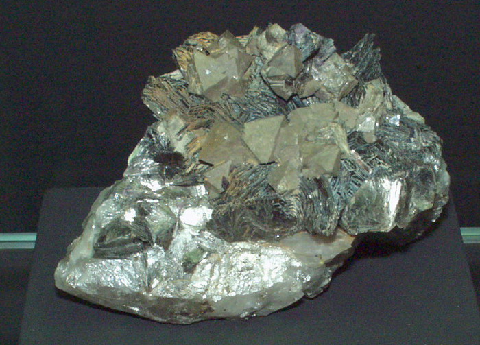 Scheelit, Zinnwaldit