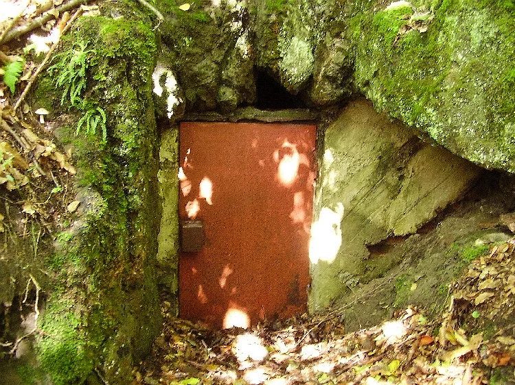 Mineralogická lokalita Čavoj, Slovakia