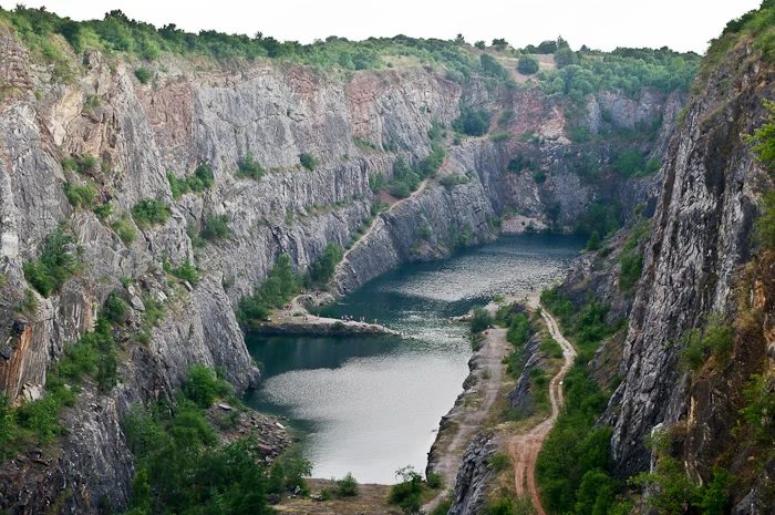 Mineralogická lokalita Mořina, lom Velká Amerika, Czech Republic
