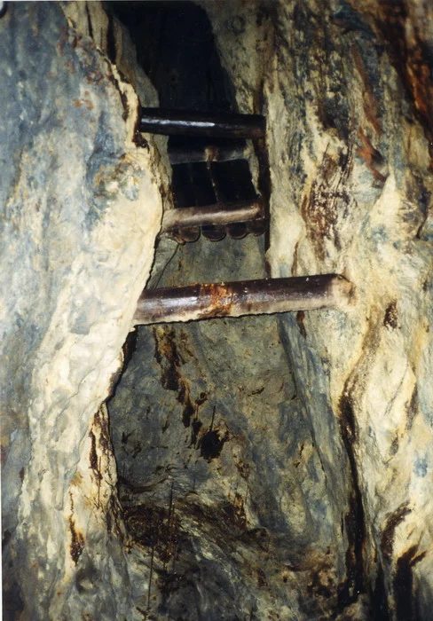 Mineralogická lokalita Stříbro, Dlouhá žíla, Czech Republic