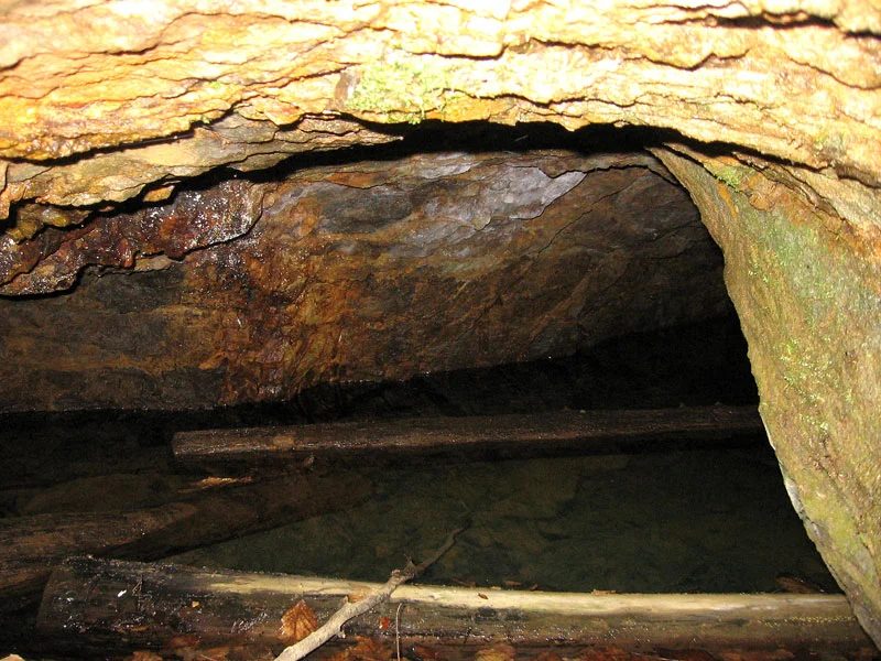 Mineralogická lokalita Zlatá Baňa, Slovakia