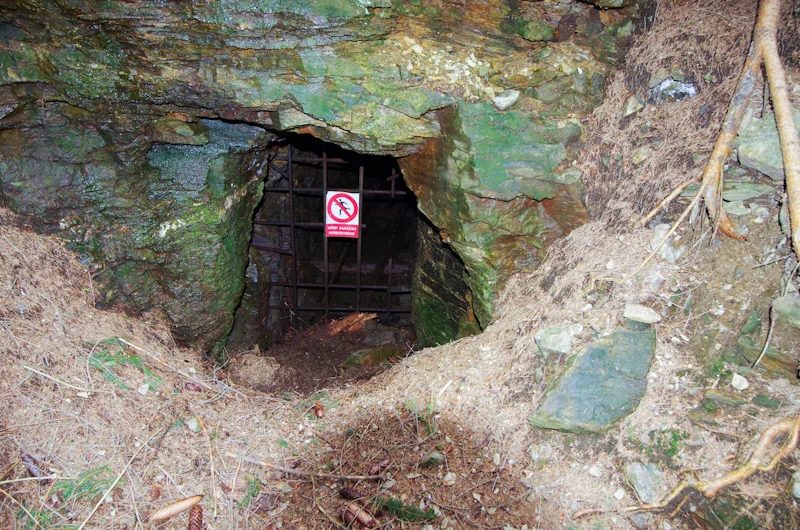 Mineralogická lokalita Zlatý Kopec, štola Tříkrálová, Czech Republic