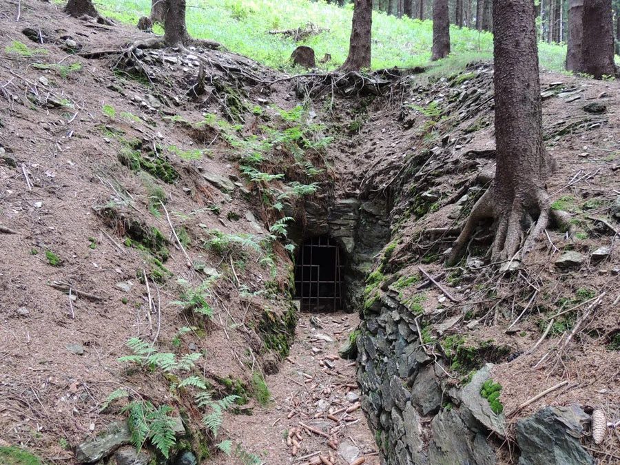 Mineralogická lokalita Zlatý Kopec, Czech Republic