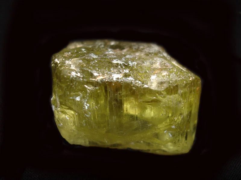 Fotografie minerálu Beryl (var. heliodor) z lokality Volyň, Ukraine