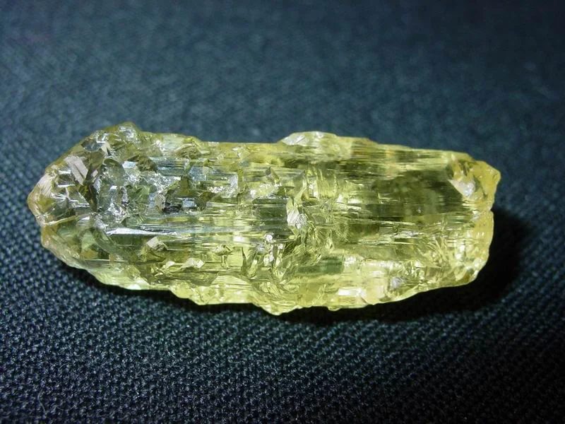 Fotografie minerálu Beryl (var. heliodor) z lokality Volyň, Ukraine