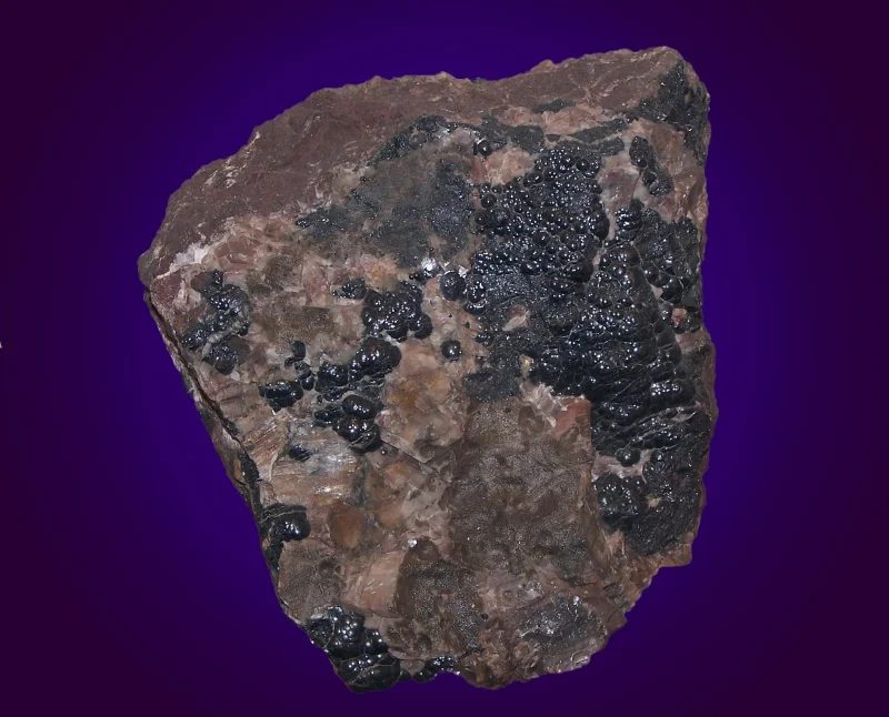 Fotografie minerálu Uraninit z lokality Petrovice, Czech Republic