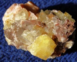 Fotografie minerálu Fluorit z lokality Předklášteří, Dřínová, Czech Republic